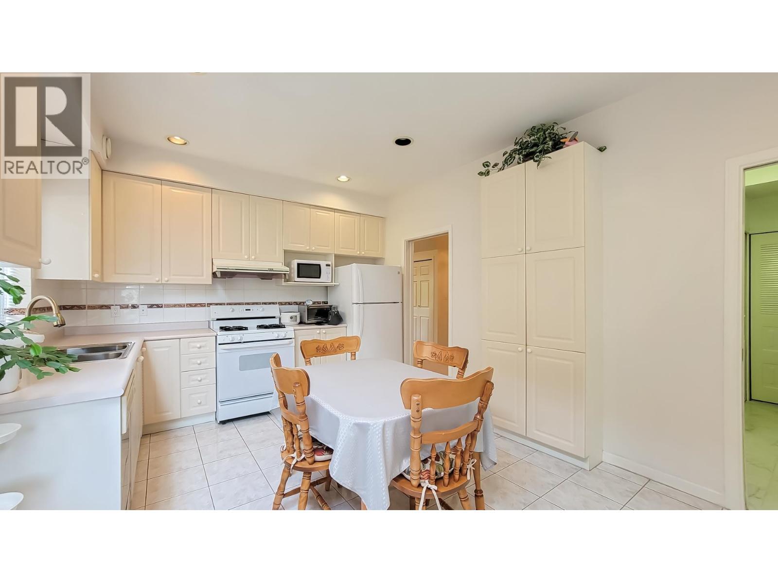 10 8060 St. Albans Road Property Photo 13