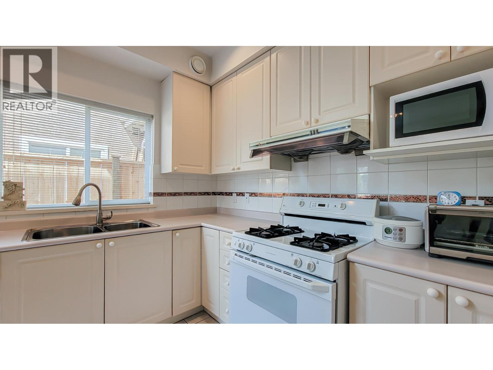 10 8060 St. Albans Road Property Photo 16