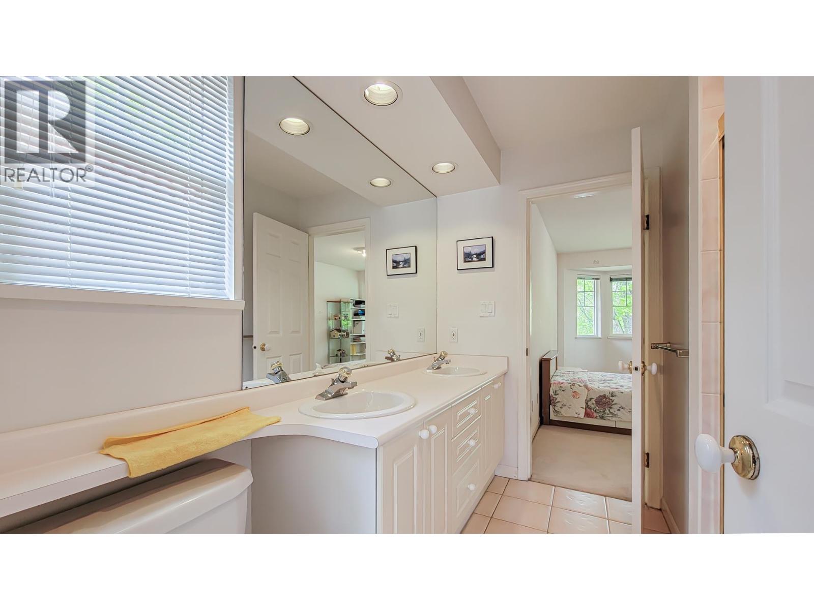 10 8060 St. Albans Road Property Photo 23