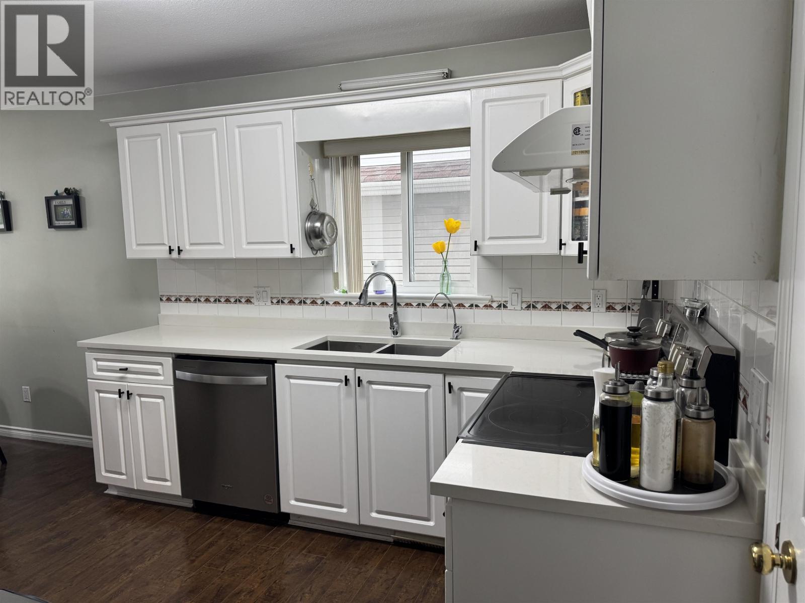 5142 Manor Street Property Photo 5