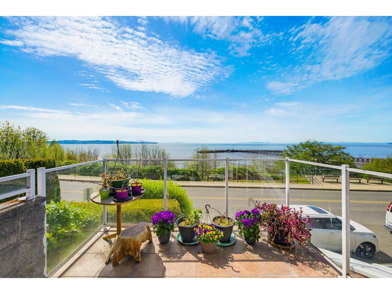 105 15165 Marine Drive Property Photo 3