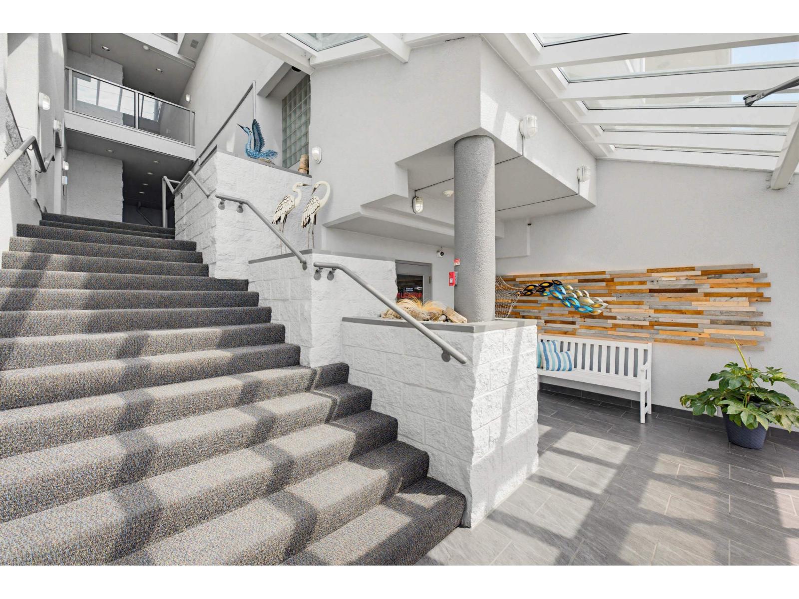 105 15165 Marine Drive Property Photo 7