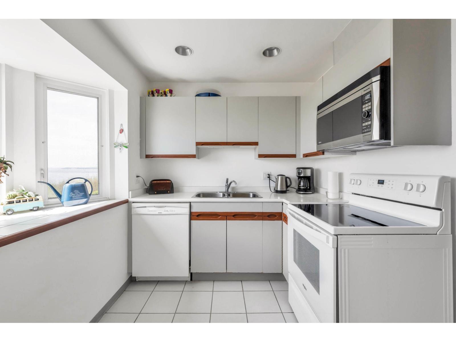 105 15165 Marine Drive Property Photo 14