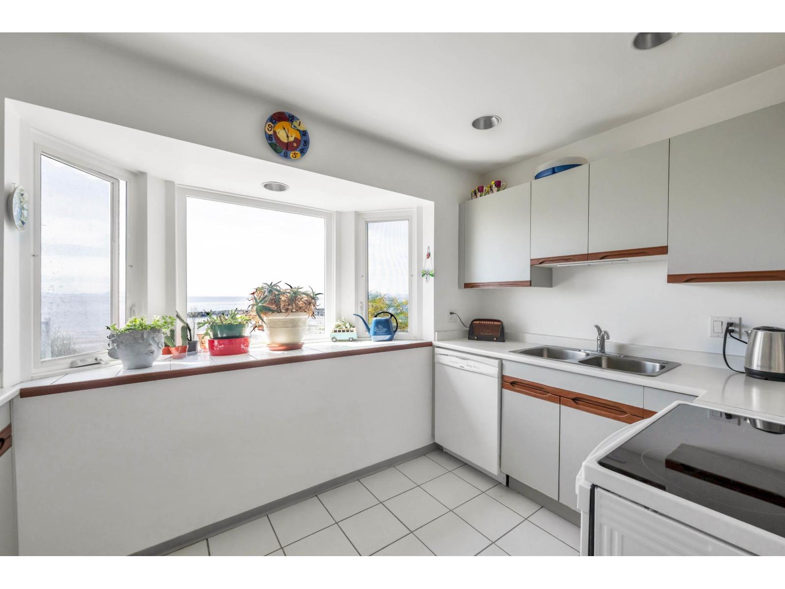 105 15165 Marine Drive Property Photo 15