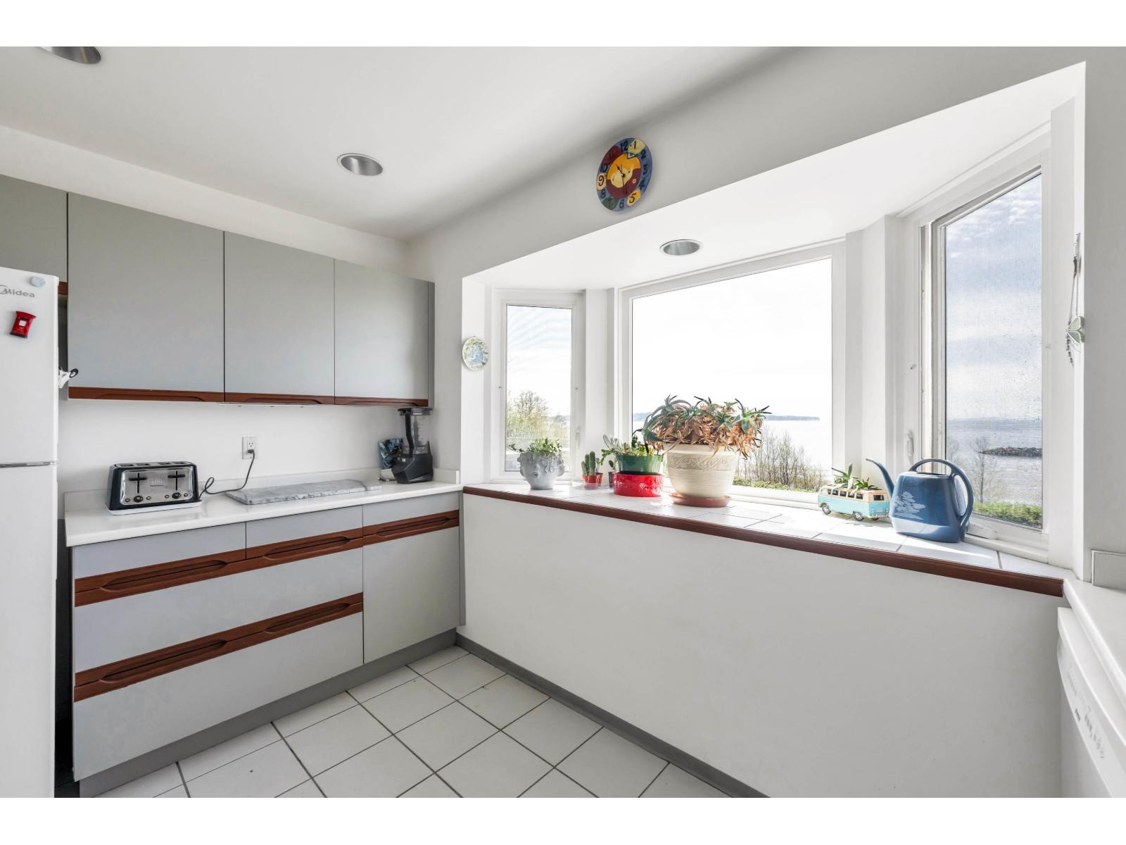 105 15165 Marine Drive Property Photo 16