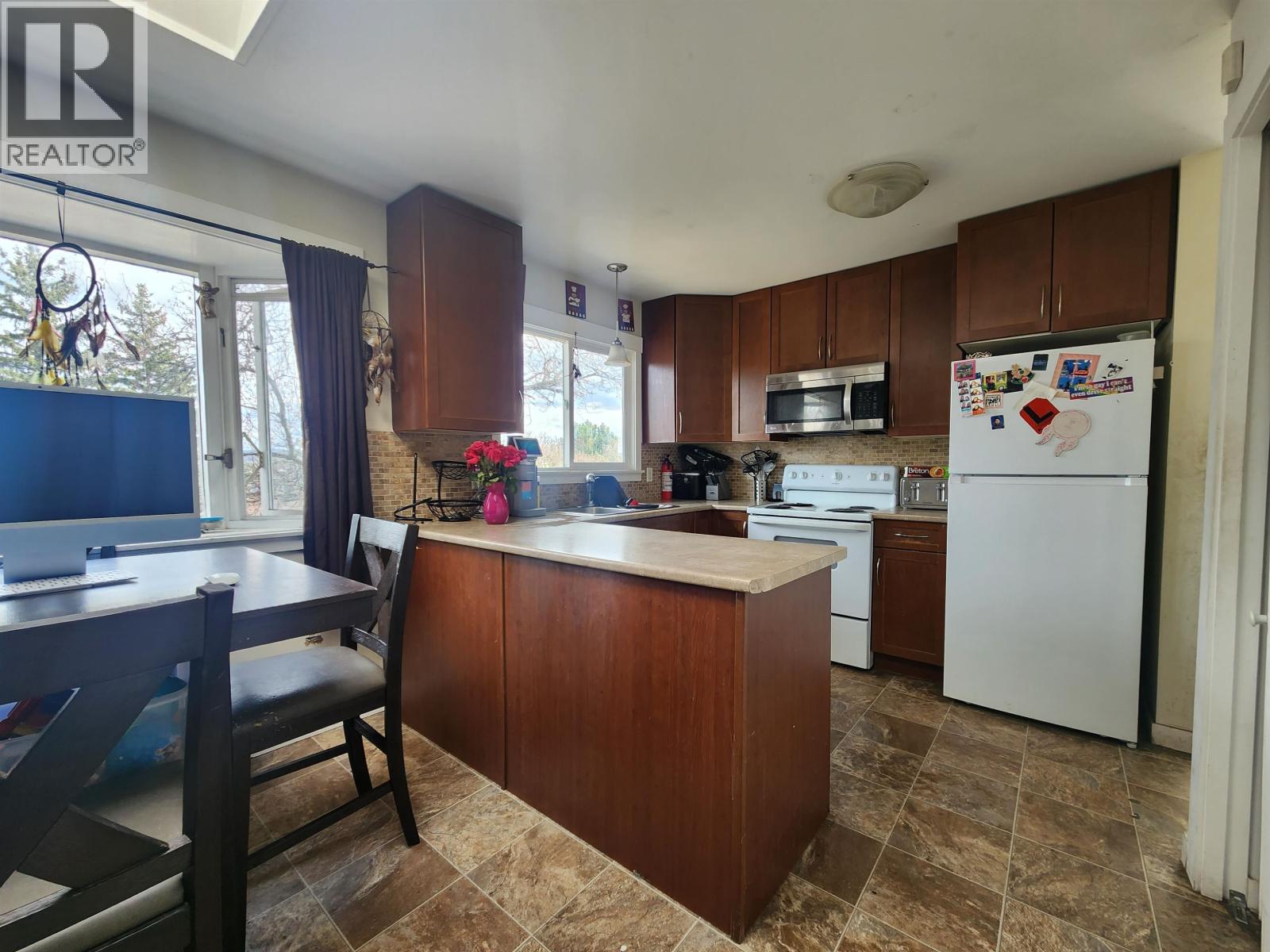 411 S Lyon Street Property Photo 2
