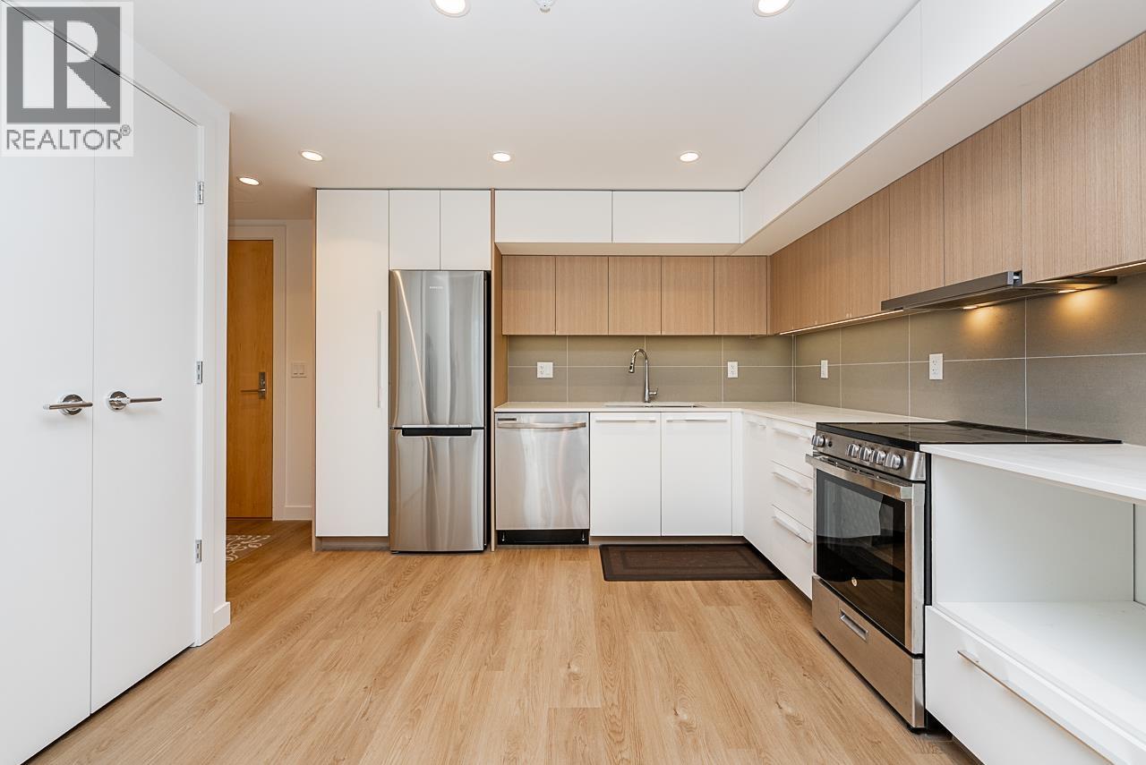 512 9888 University Crescent Property Photo 2