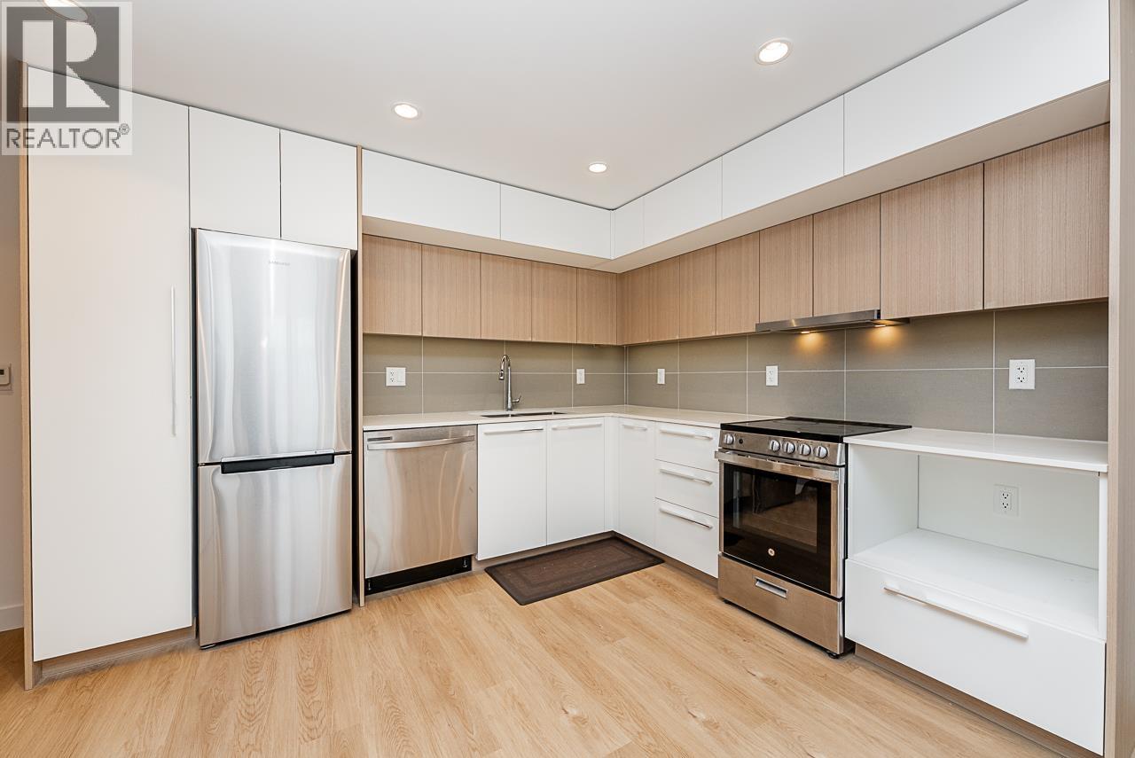 512 9888 University Crescent Property Photo 3