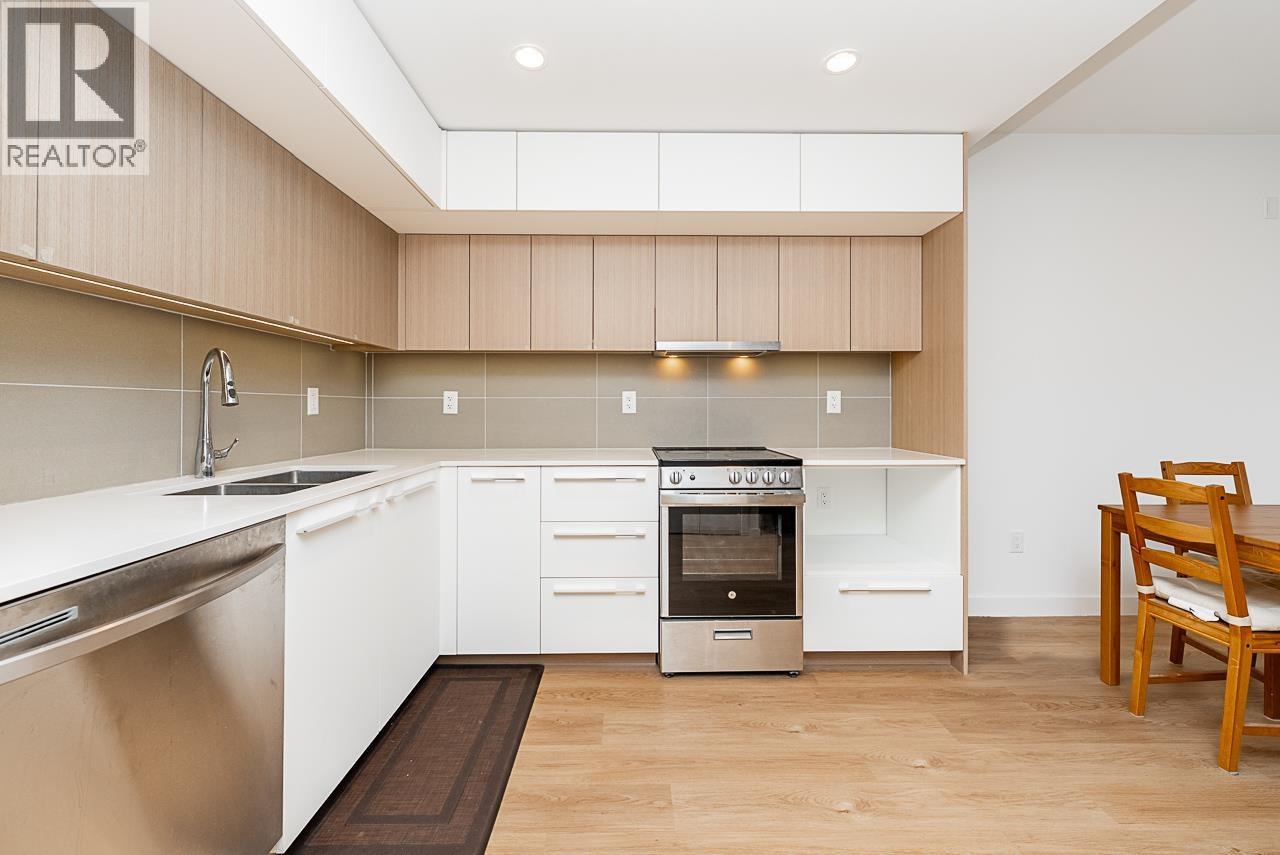 512 9888 University Crescent Property Photo 6