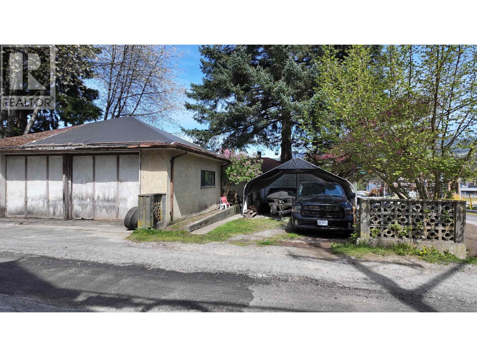 2825 St John Street Property Photo 7