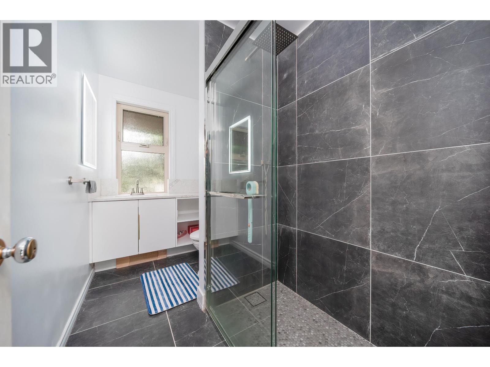 5186 10a Avenue Property Photo 7