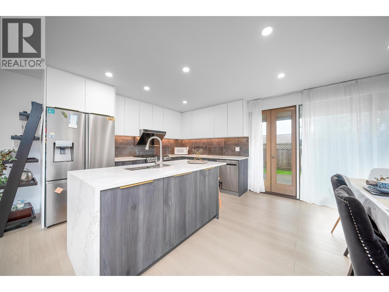 5186 10a Avenue Property Photo 14