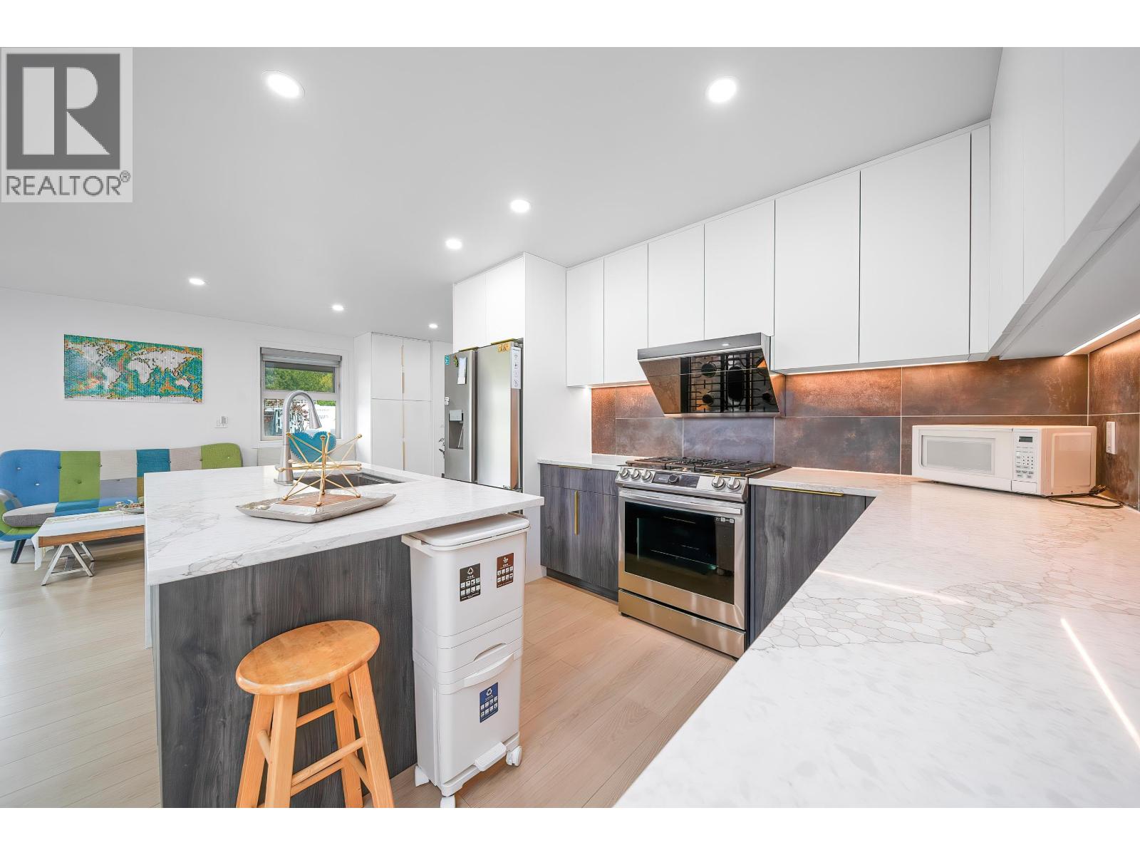 5186 10a Avenue Property Photo 17