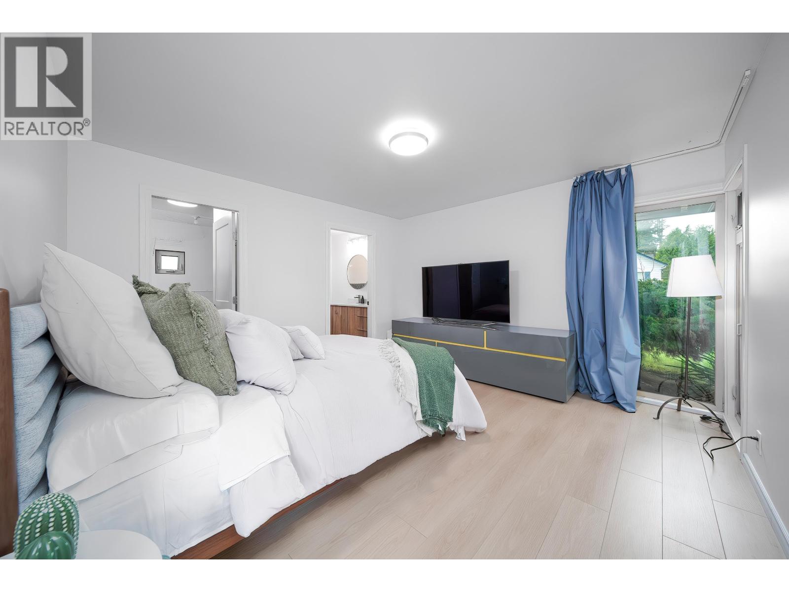 5186 10a Avenue Property Photo 27