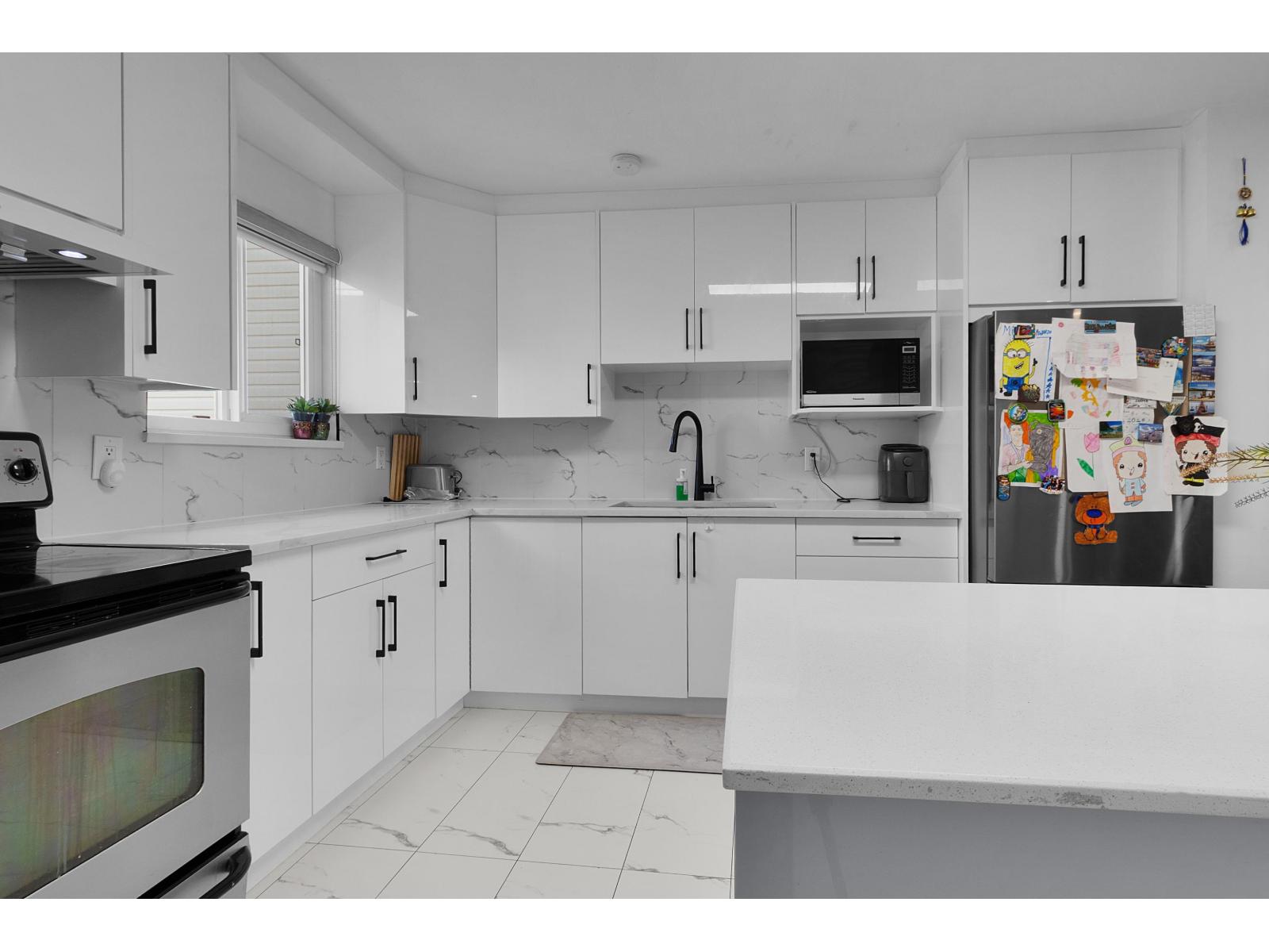 77 6657 138 Street Property Photo 6