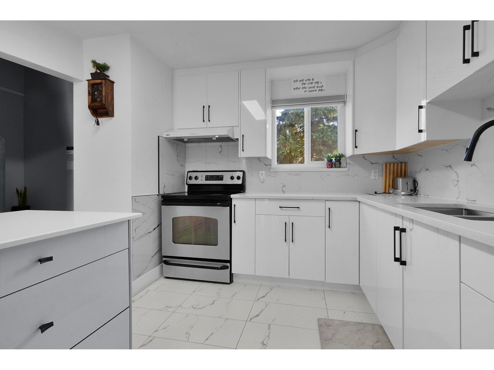 77 6657 138 Street Property Photo 7