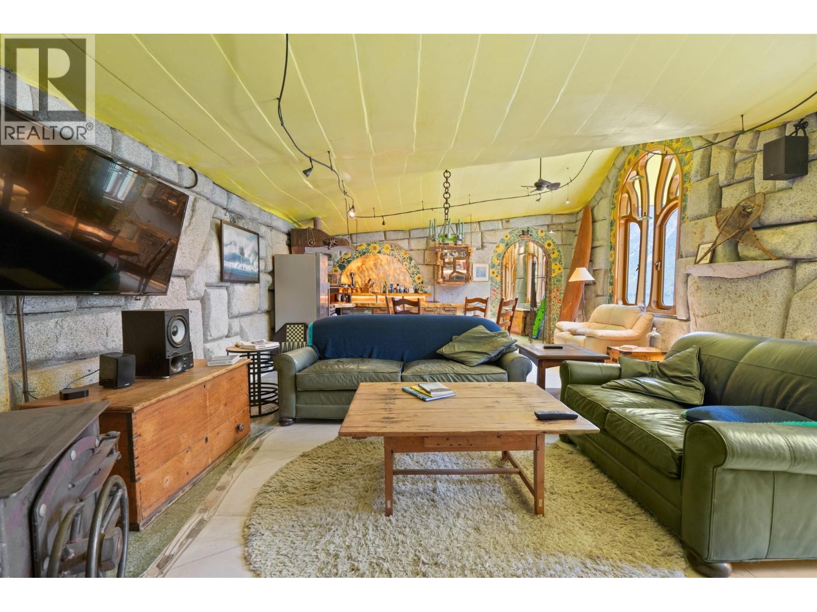 20100 Highline Road Property Photo 7