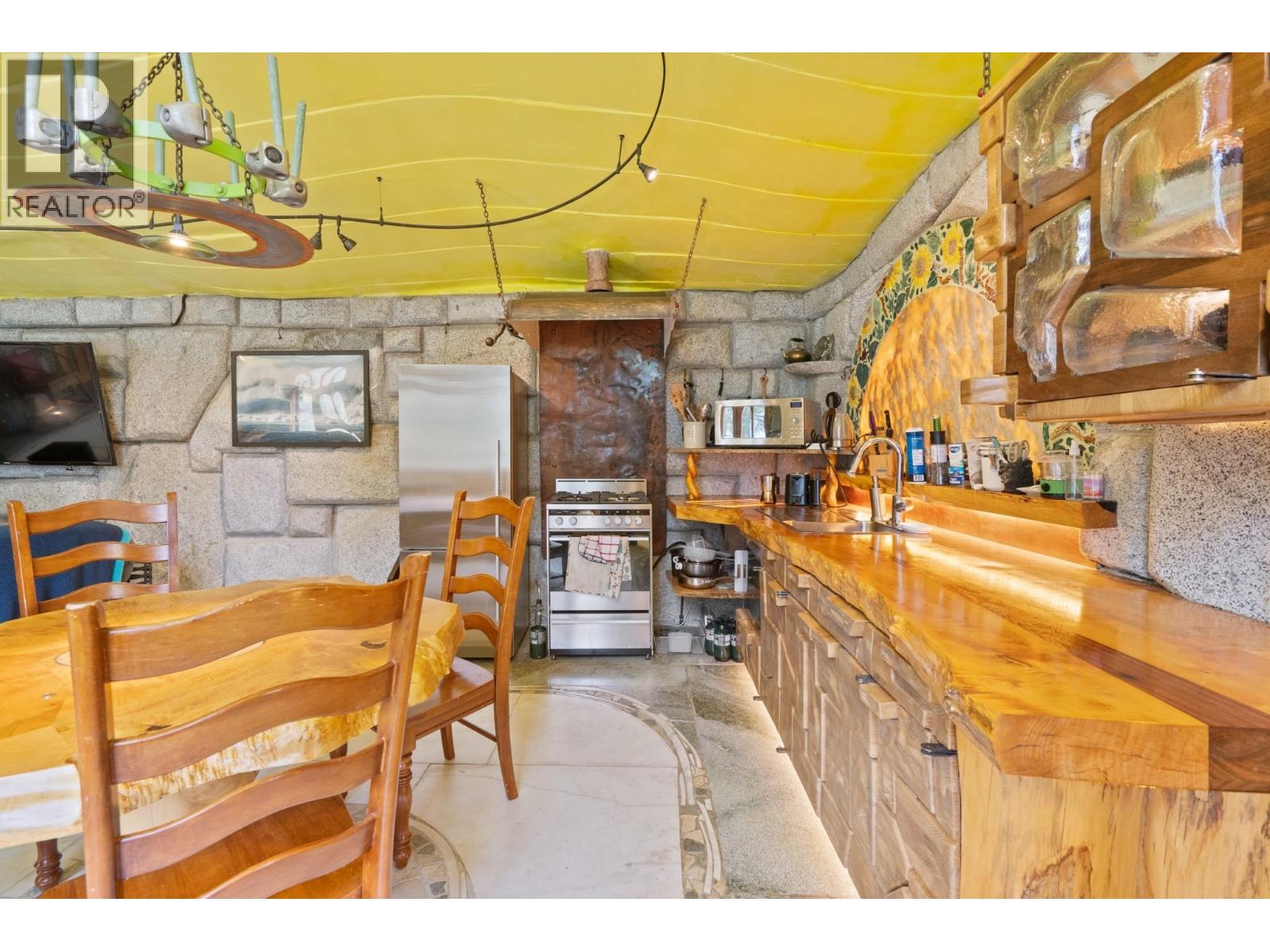 20100 Highline Road Property Photo 8