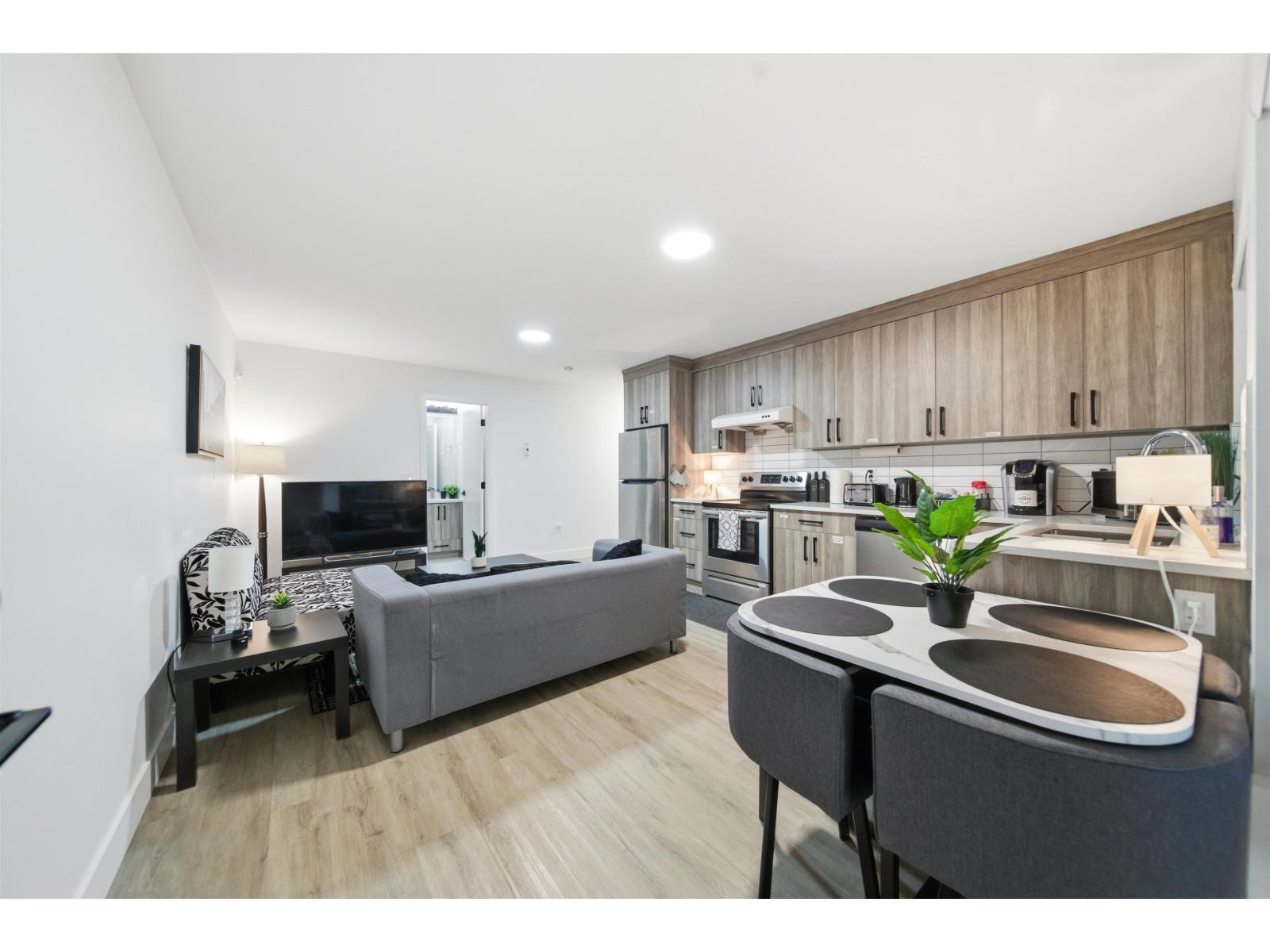 16767 18 Avenue Property Photo 7