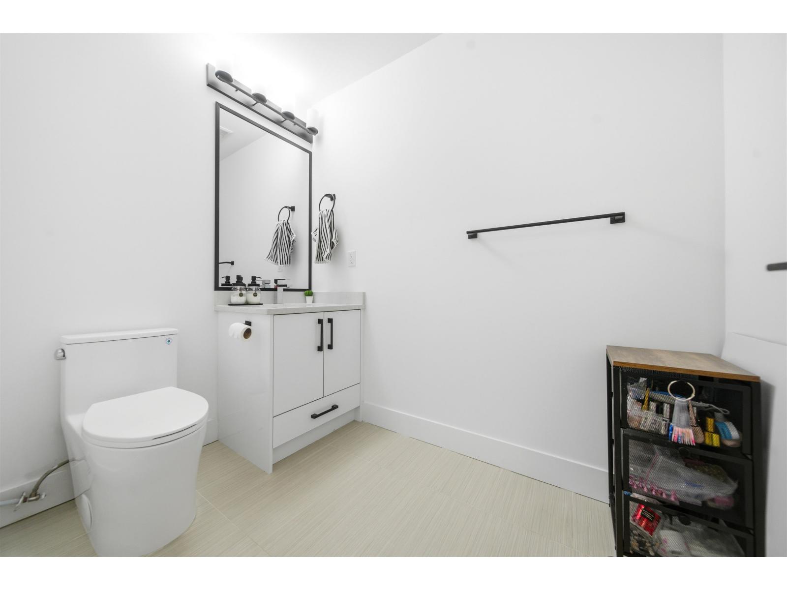 16767 18 Avenue Property Photo 12
