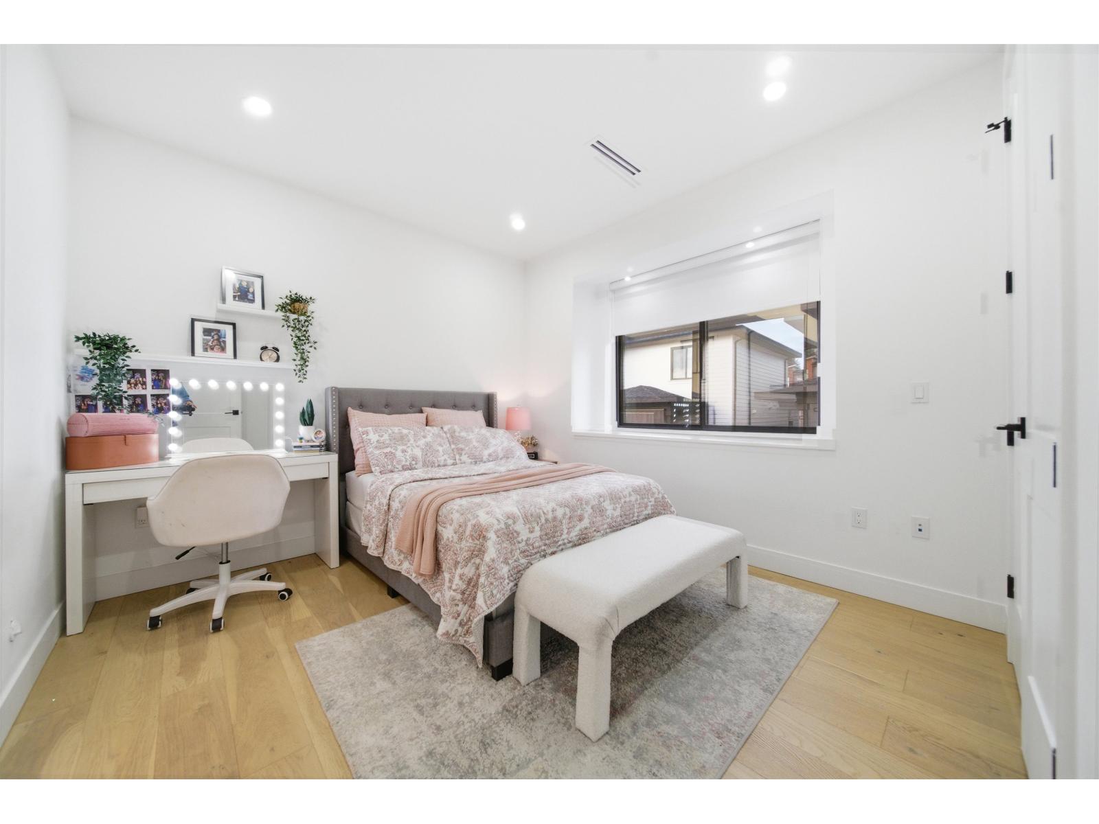 16767 18 Avenue Property Photo 13