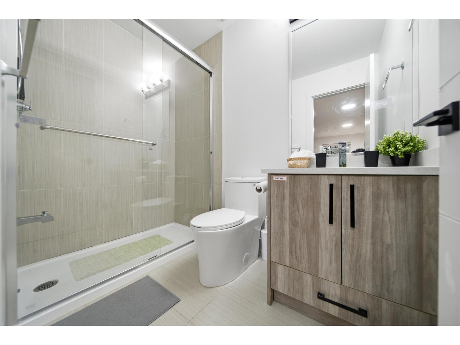 16767 18 Avenue Property Photo 14