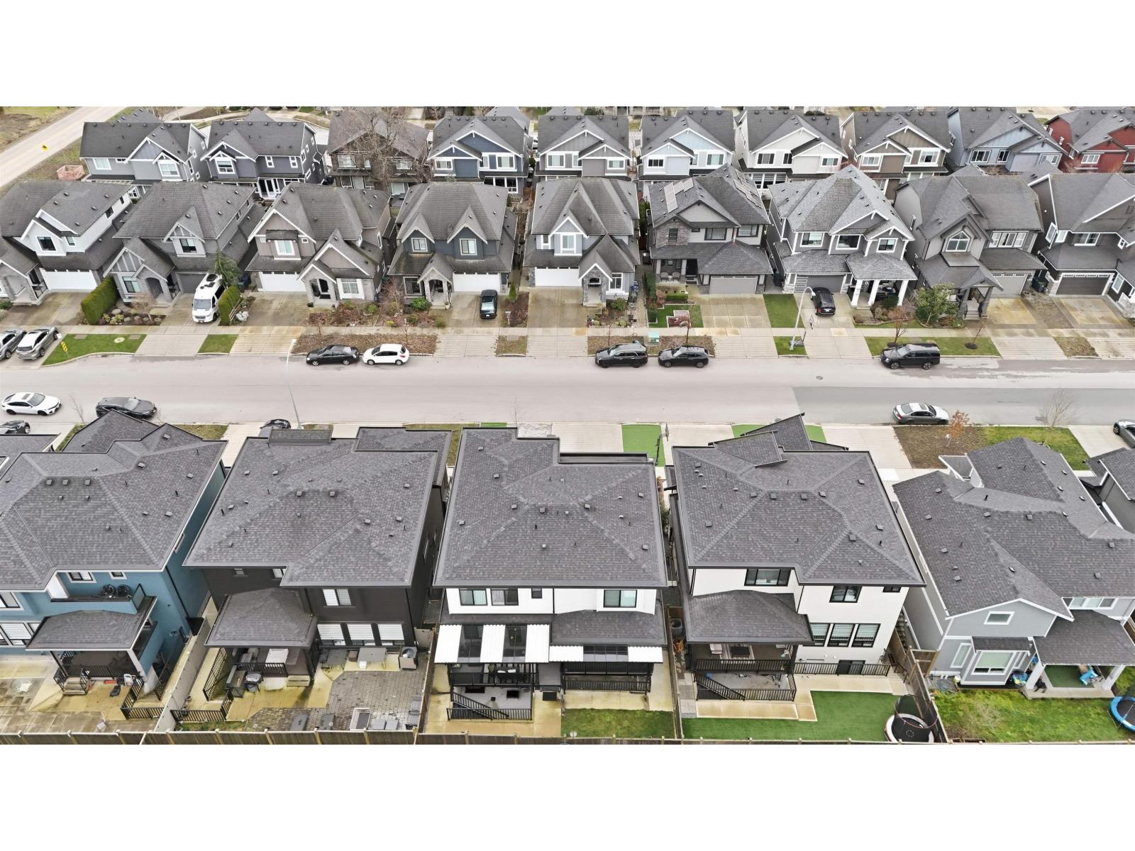 16767 18 Avenue Property Photo 33