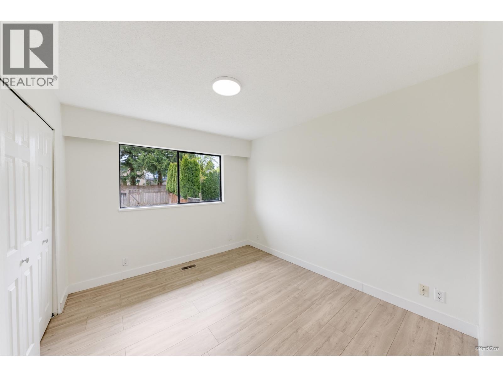 7942 Lakefield Drive Property Photo 17