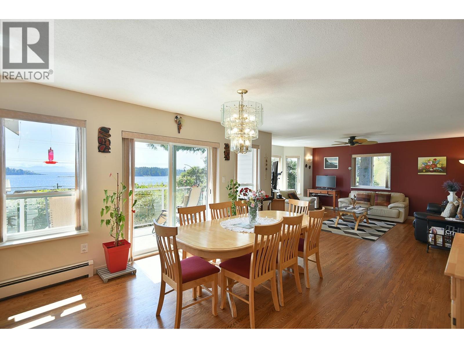 6502 SUNSHINE COAST HIGHWAY Property Photo 1