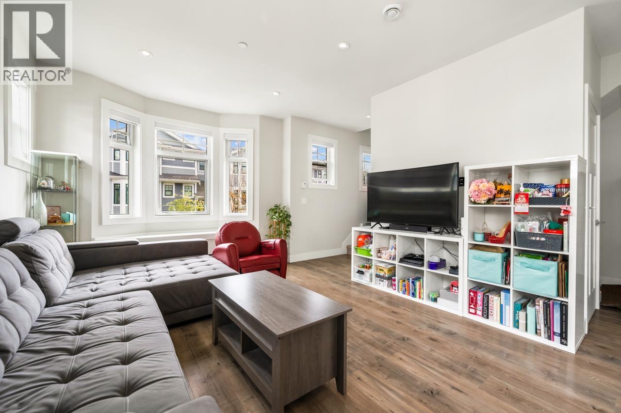 12 189 Wood Street Property Photo 6
