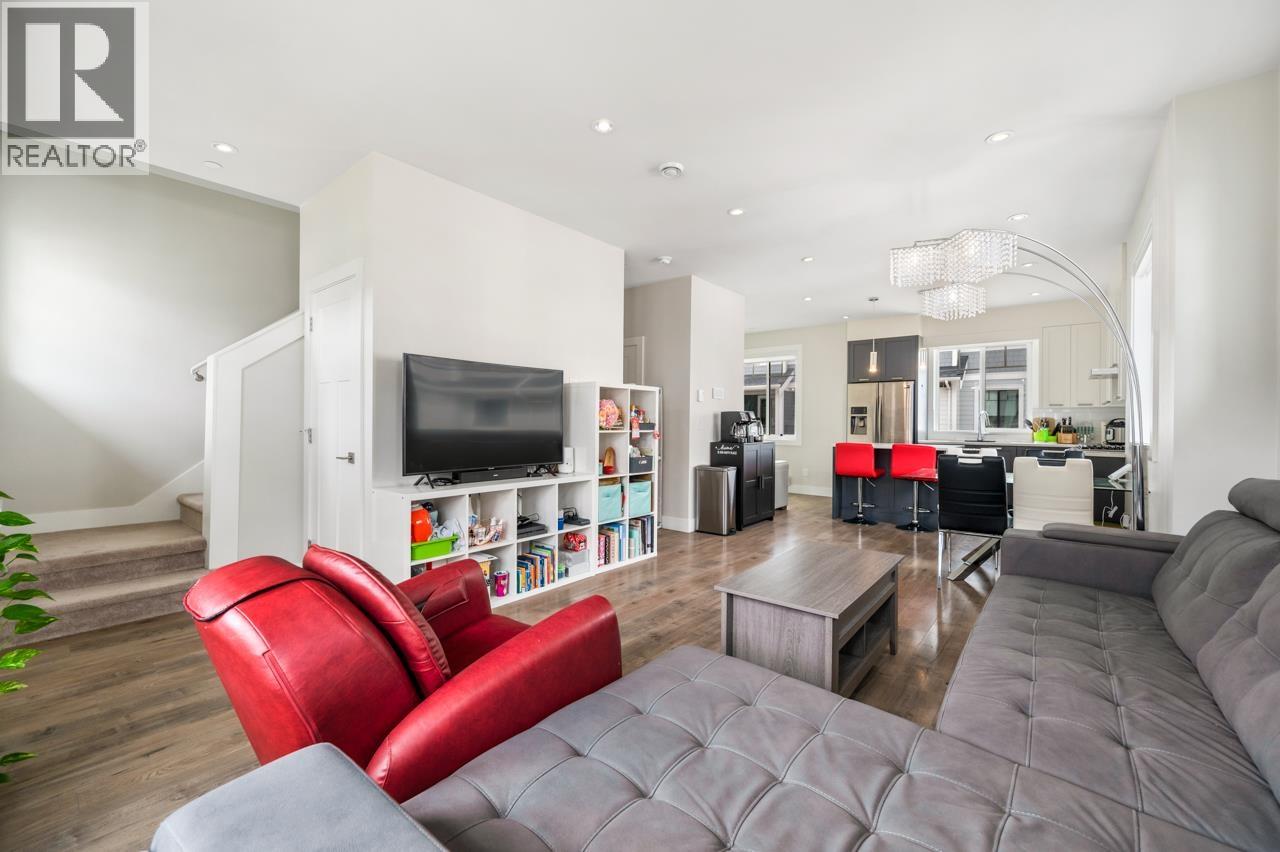 12 189 Wood Street Property Photo 8