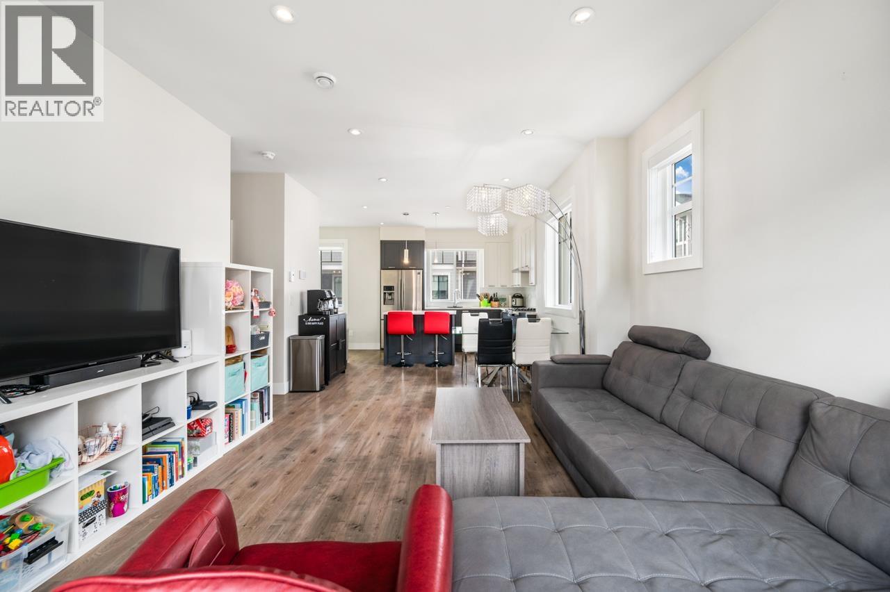 12 189 Wood Street Property Photo 9