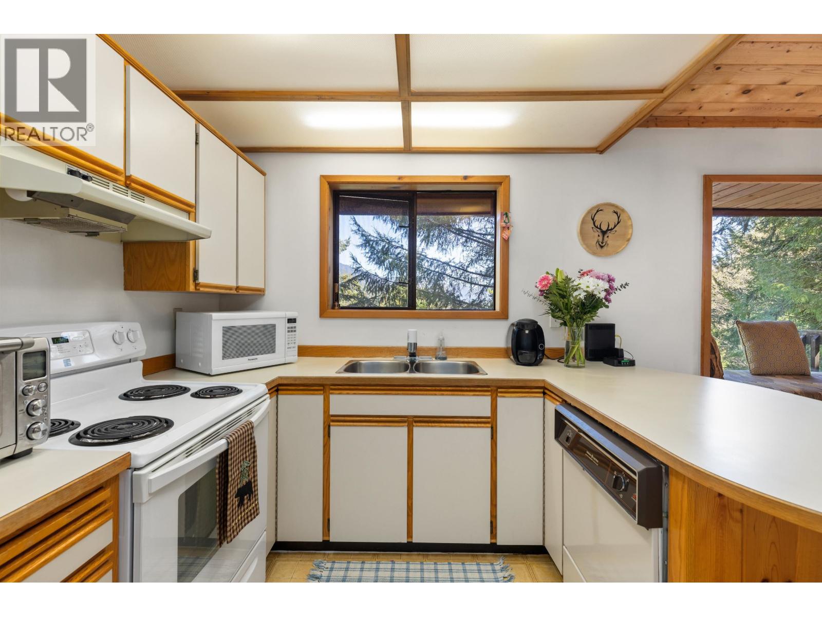 2732 Sproatt Drive Property Photo 8