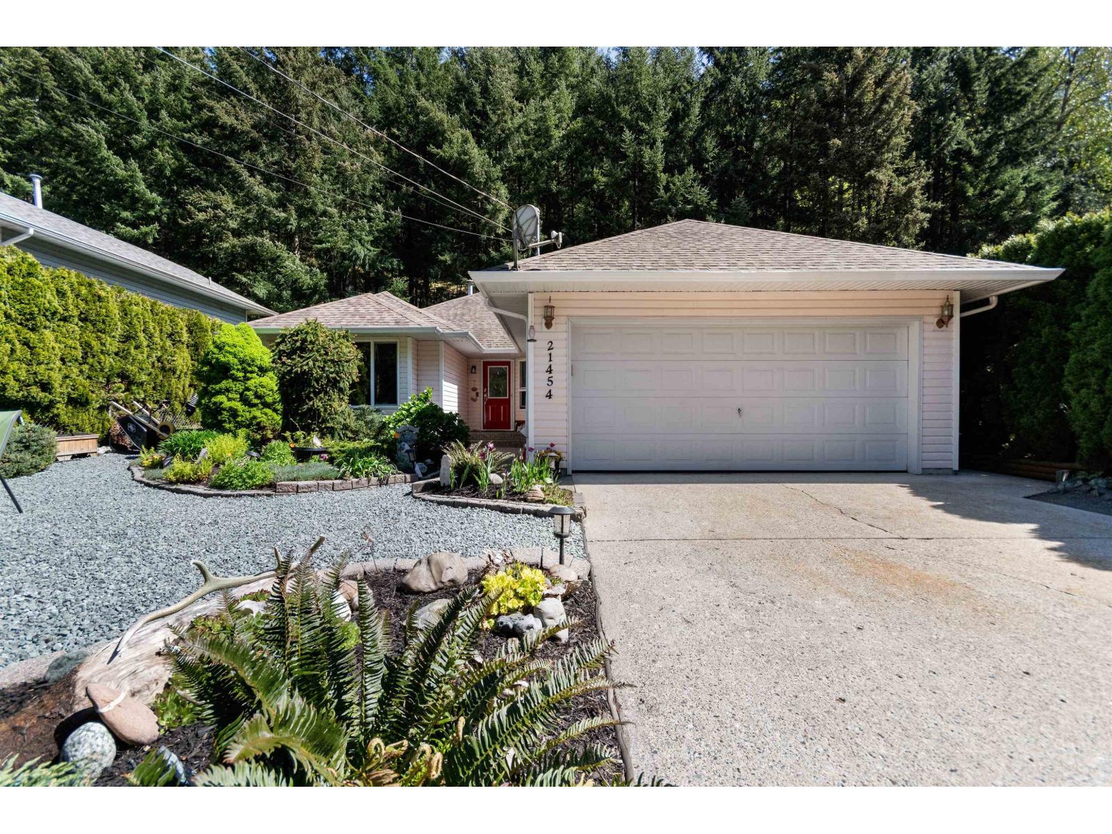 21454 RICHMOND Drive Property Photo 1