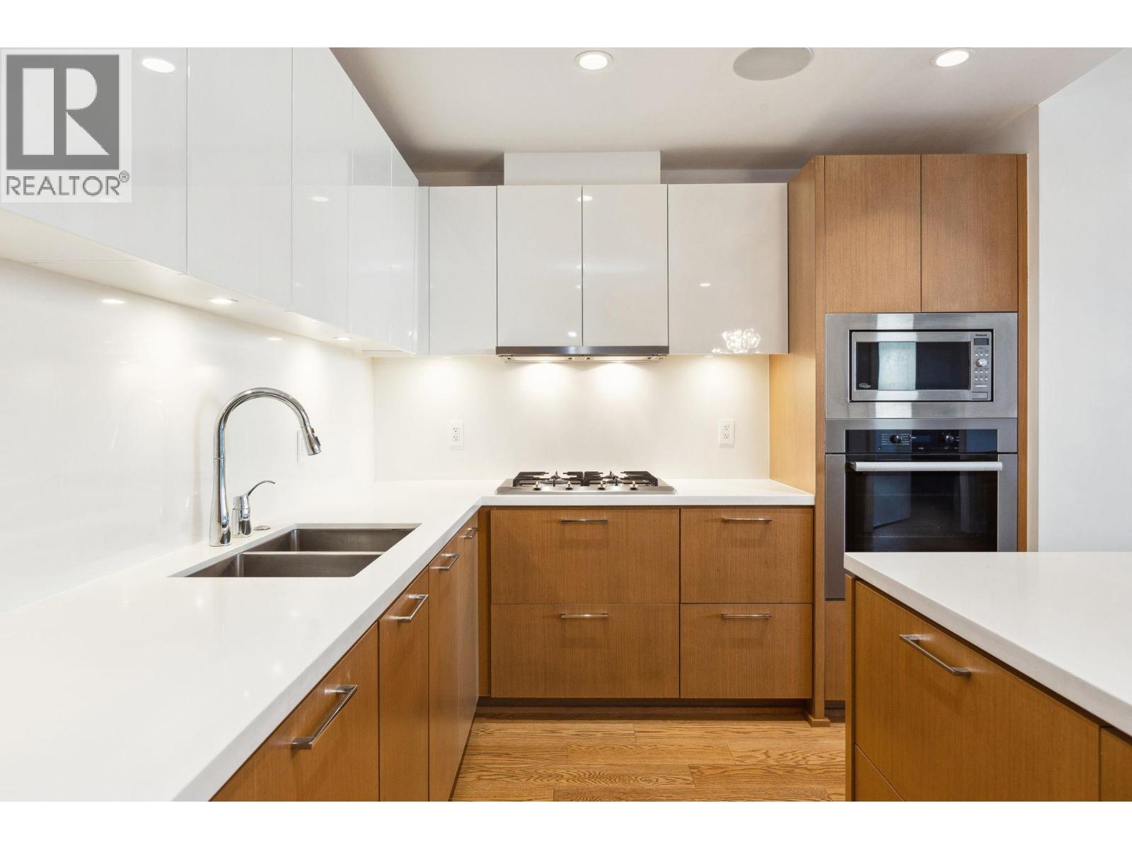 204 788 Arthur Erickson Place Property Photo 8