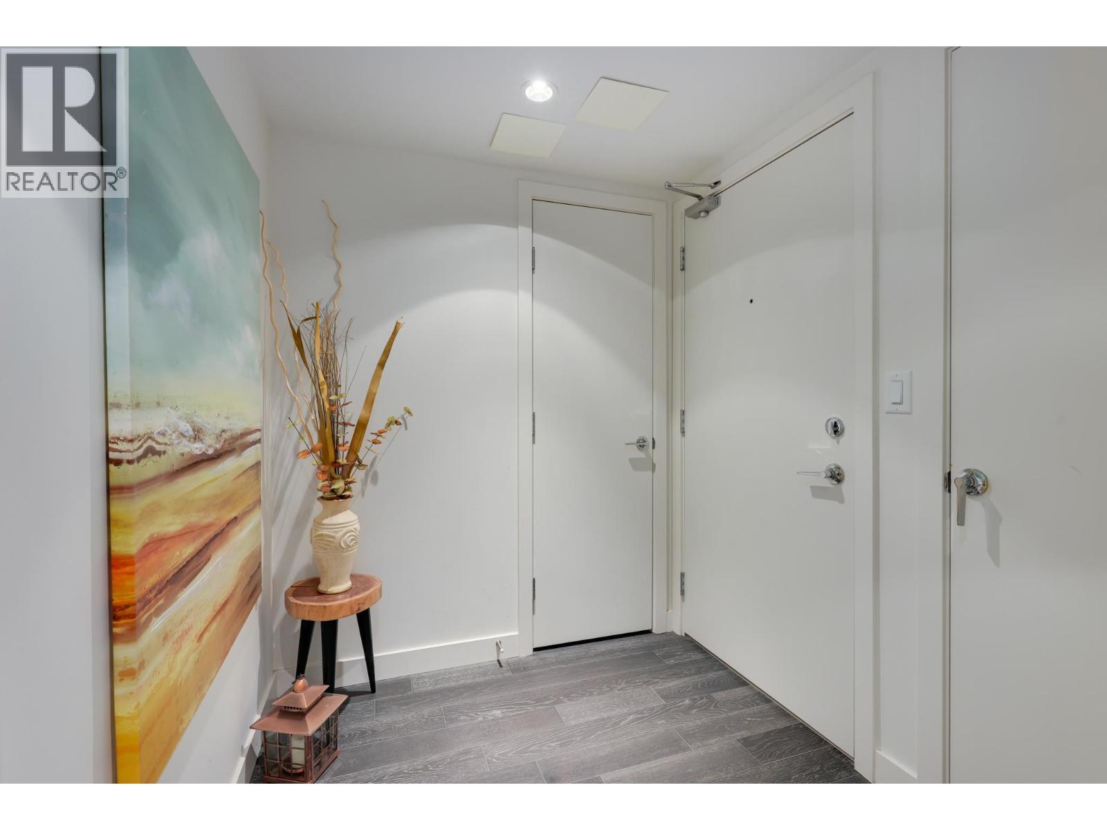 708 7468 Lansdowne Road Property Photo 3