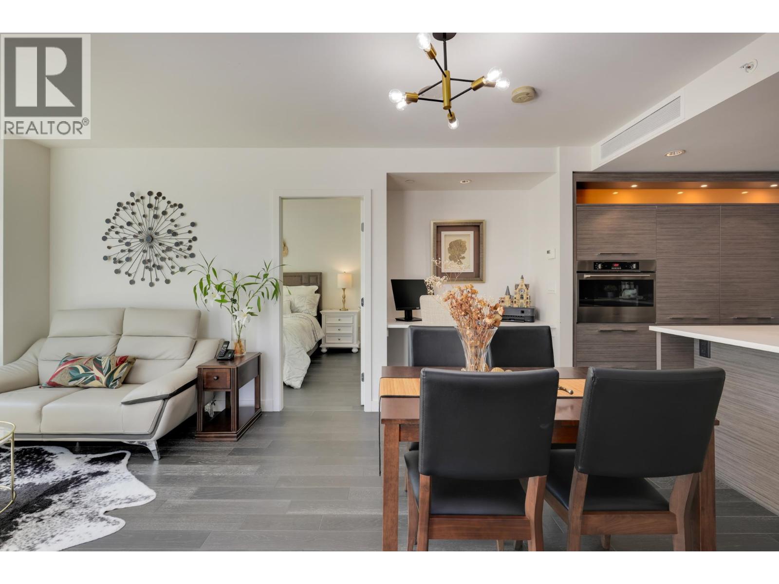 708 7468 Lansdowne Road Property Photo 5