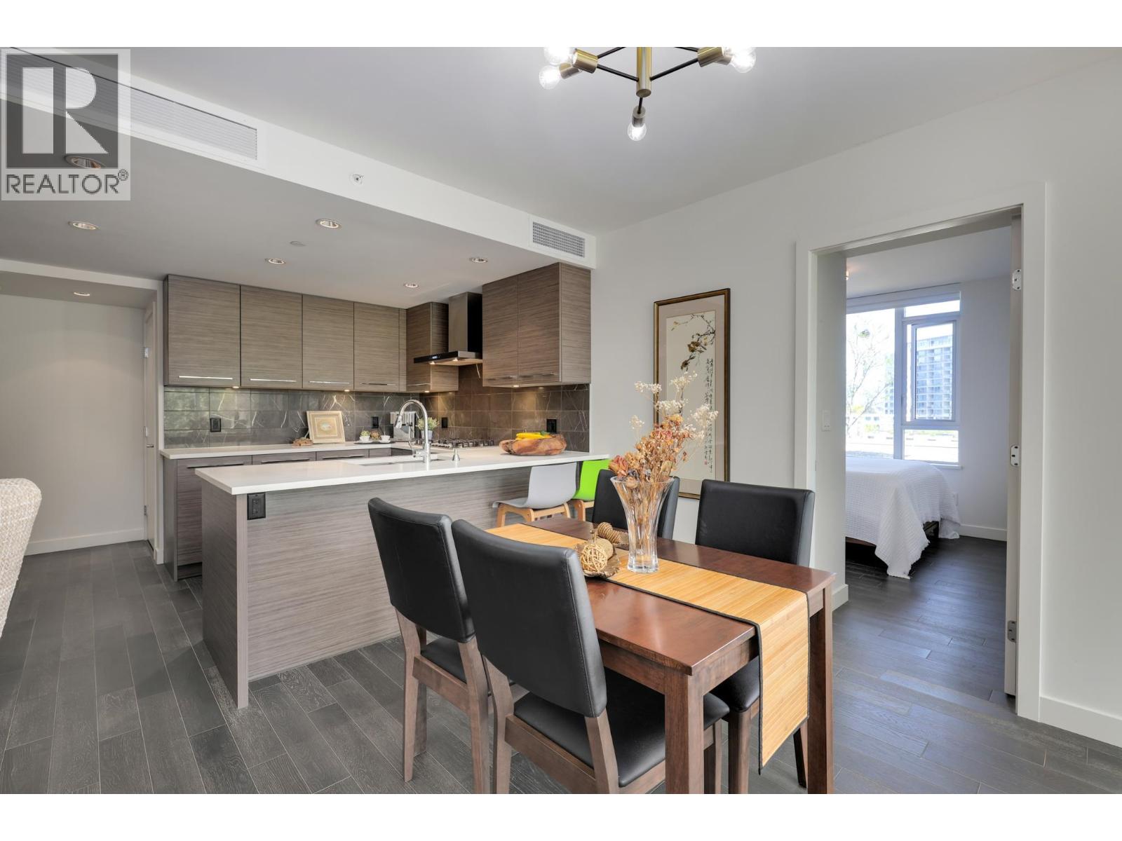 708 7468 Lansdowne Road Property Photo 9