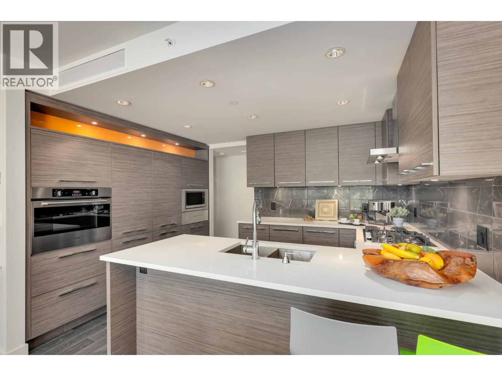 708 7468 Lansdowne Road Property Photo 13