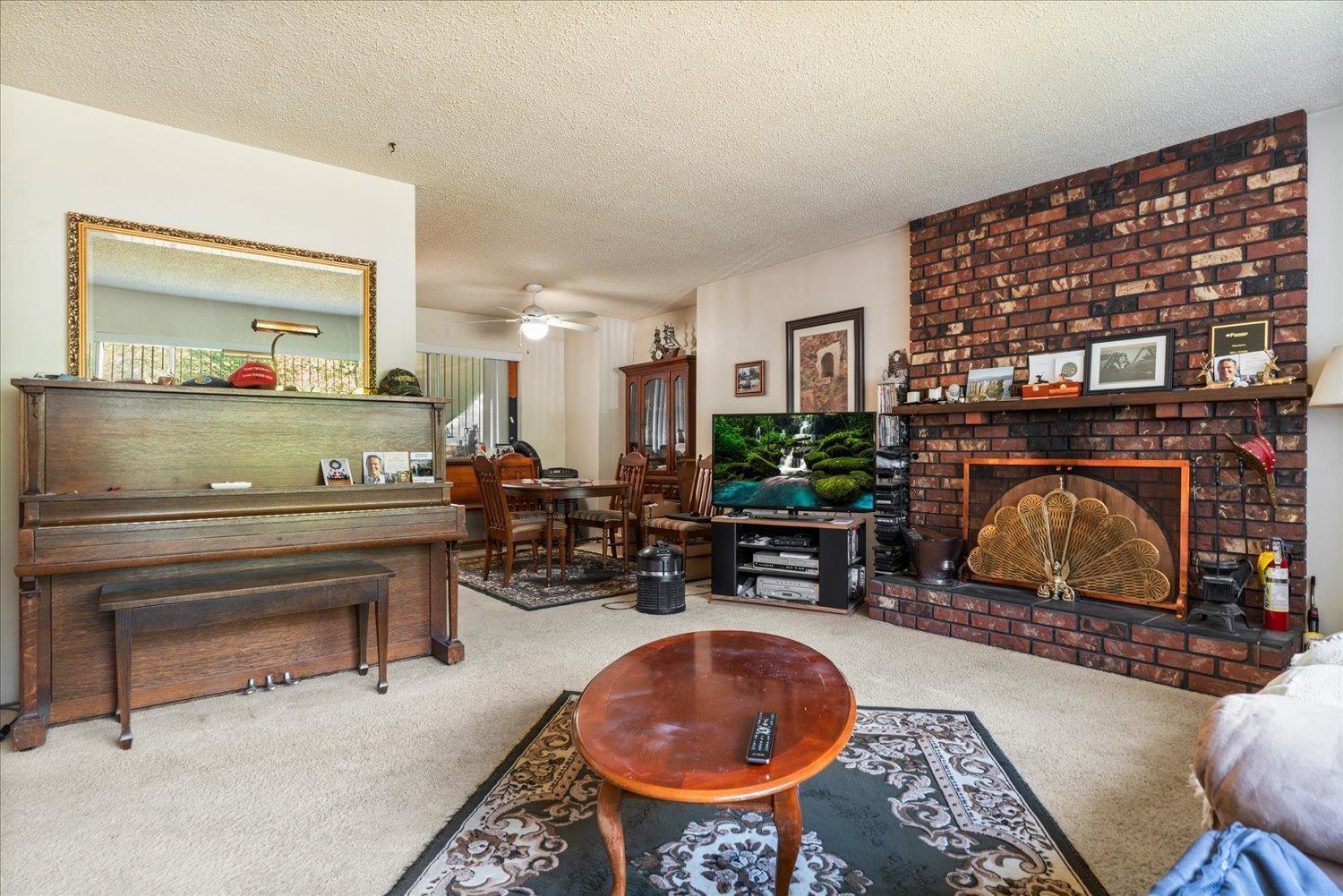 19426 63a Avenue Property Photo 4
