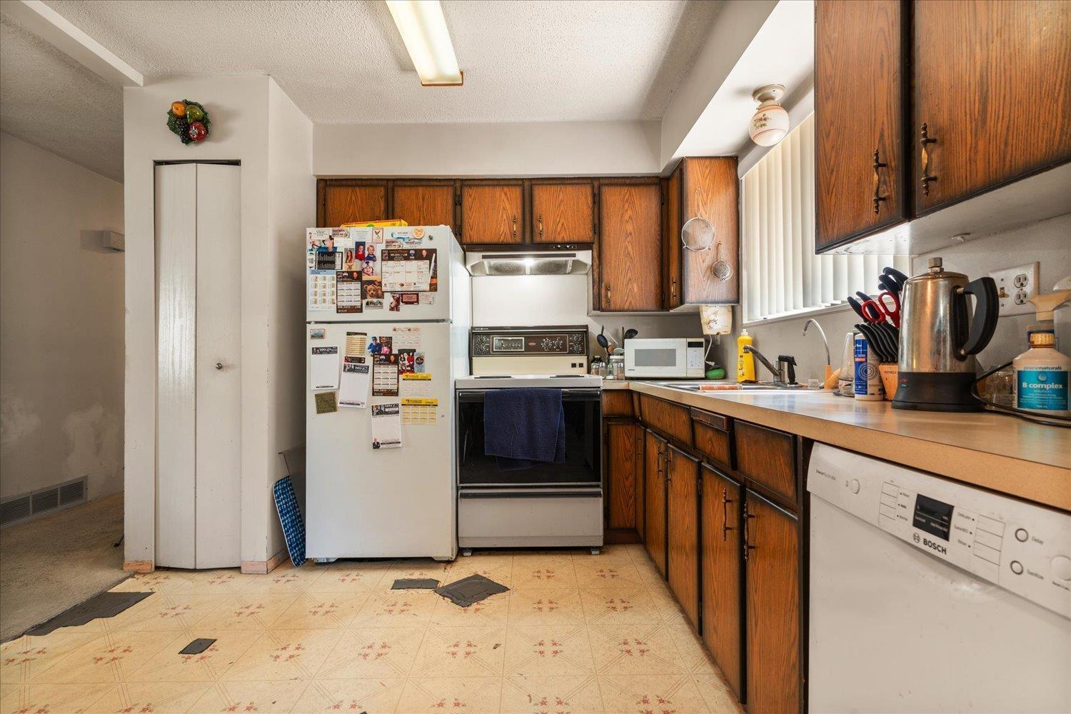 19426 63a Avenue Property Photo 6
