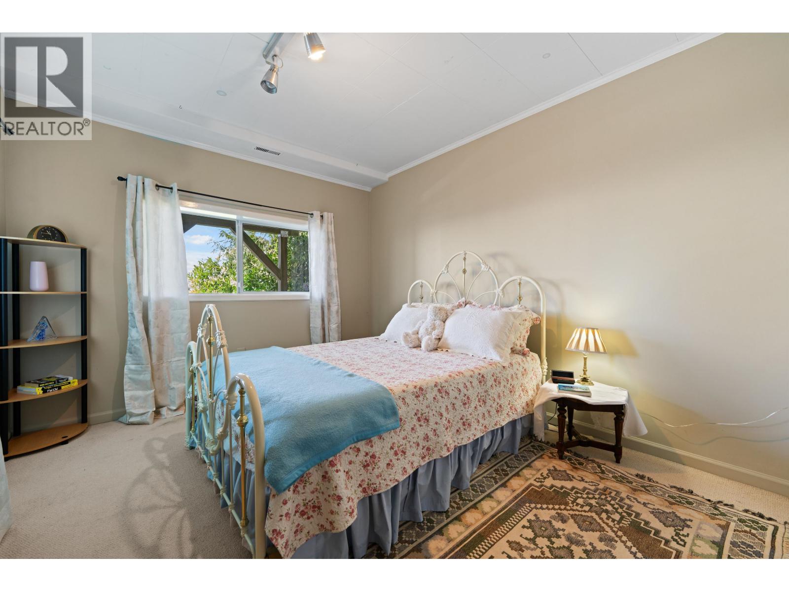 353 Newdale Court Property Photo 17