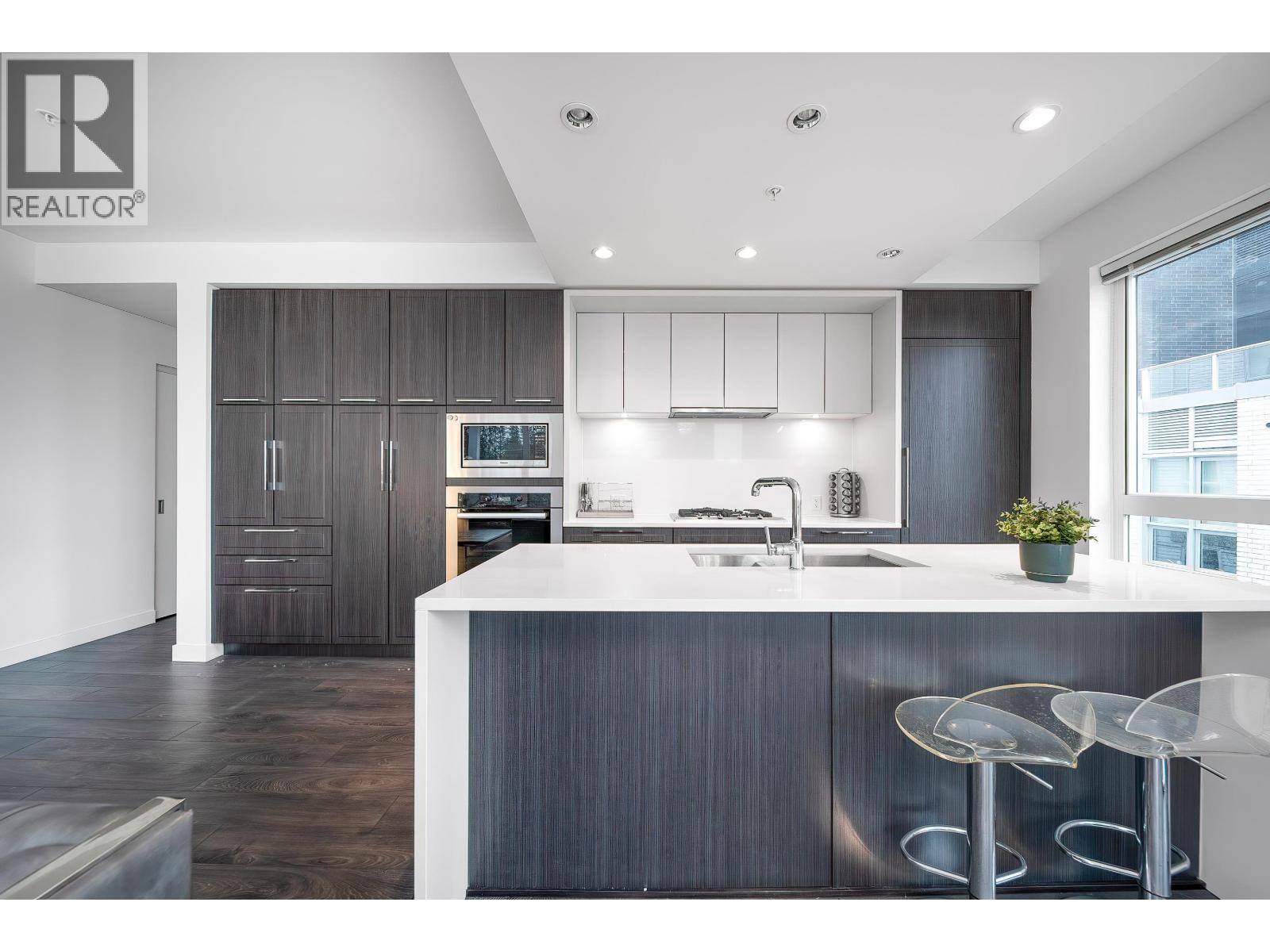 505 6677 Cambie Street Property Photo 2