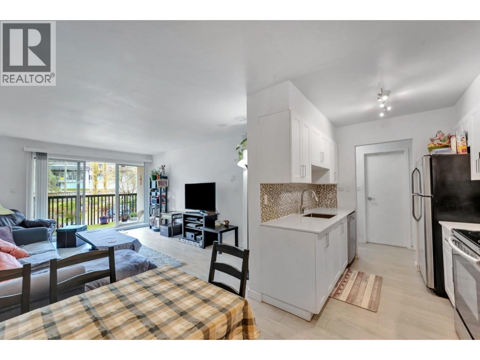 304 9847 Manchester Drive Property Photo 10