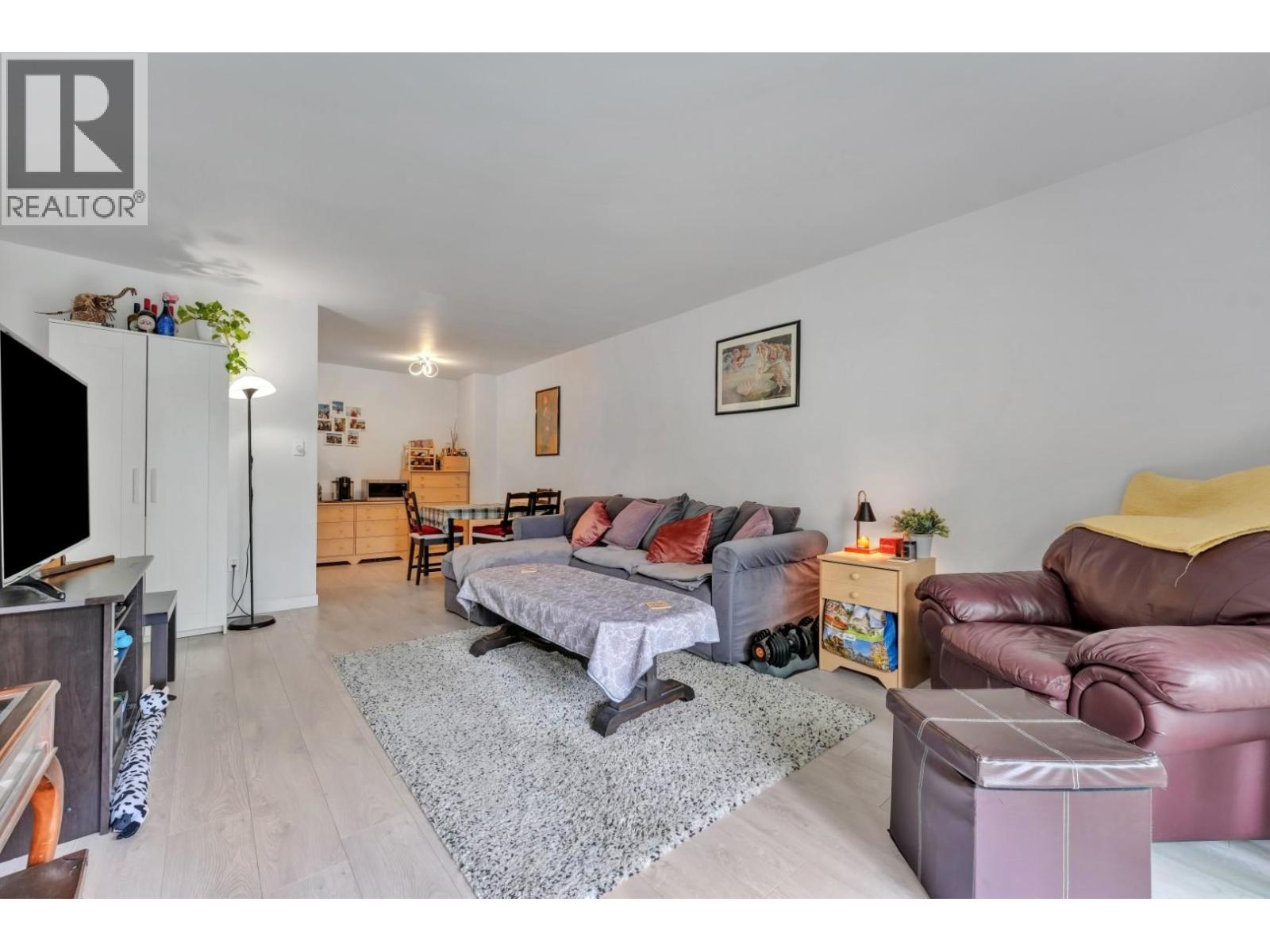 304 9847 Manchester Drive Property Photo 12