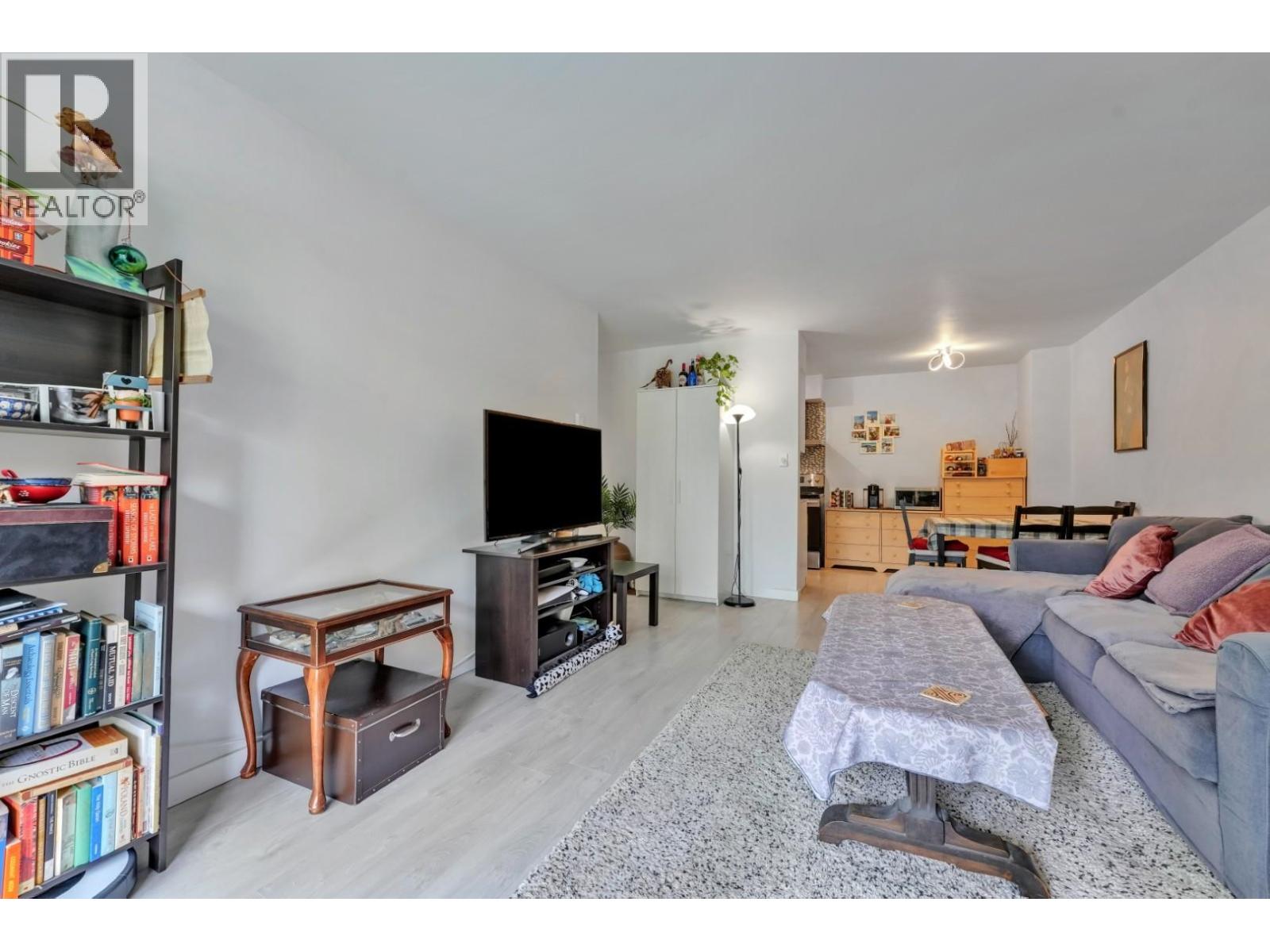 304 9847 Manchester Drive Property Photo 14