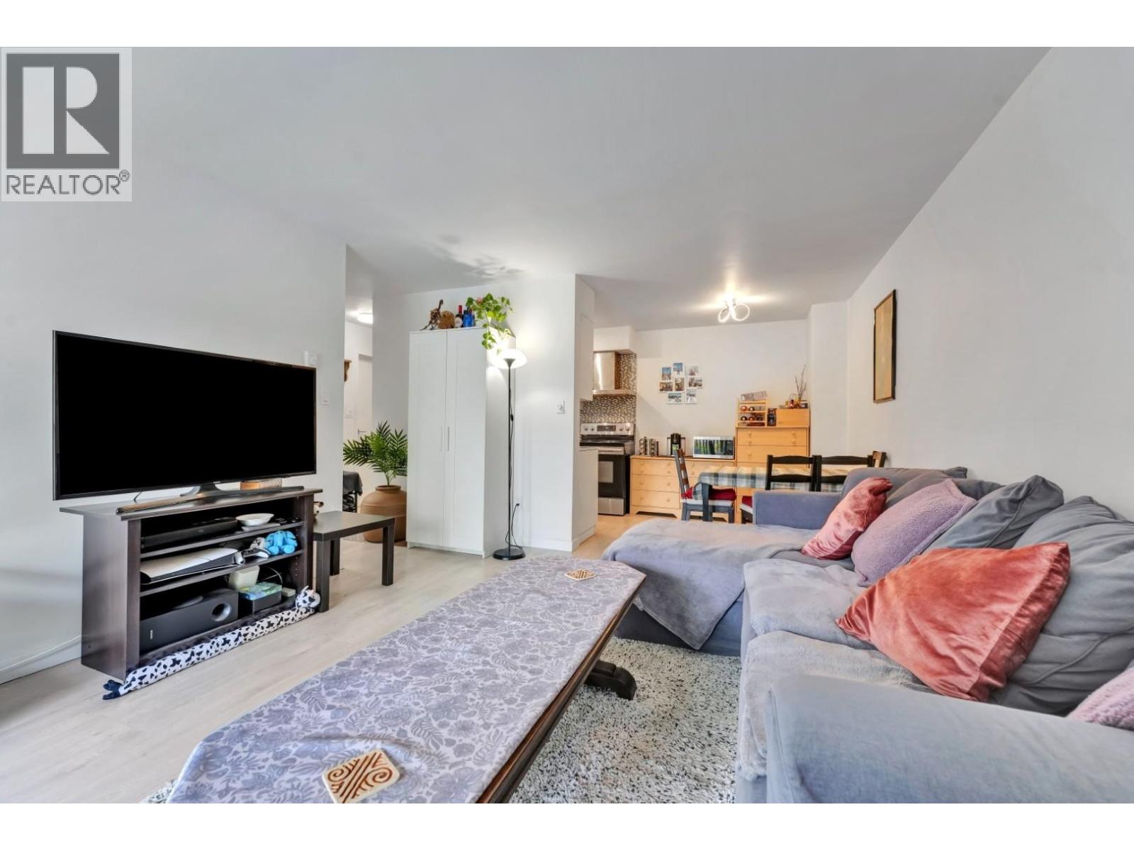 304 9847 Manchester Drive Property Photo 16