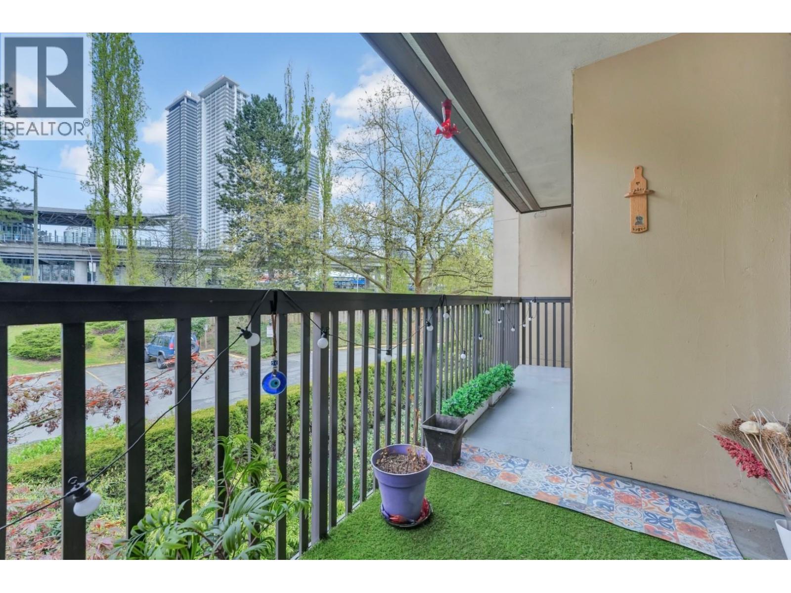 304 9847 Manchester Drive Property Photo 25