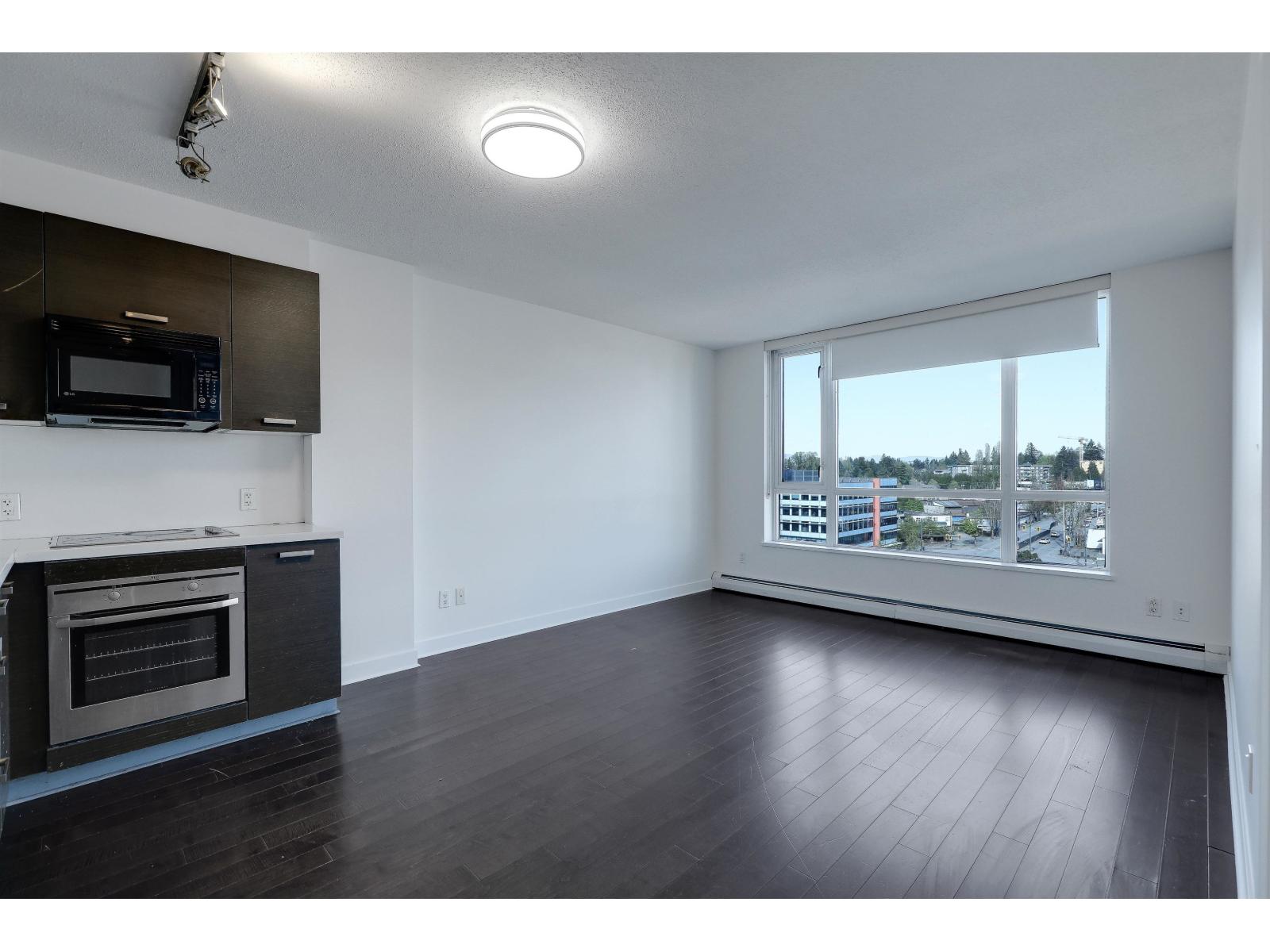 1011 10777 University Drive Property Photo 7