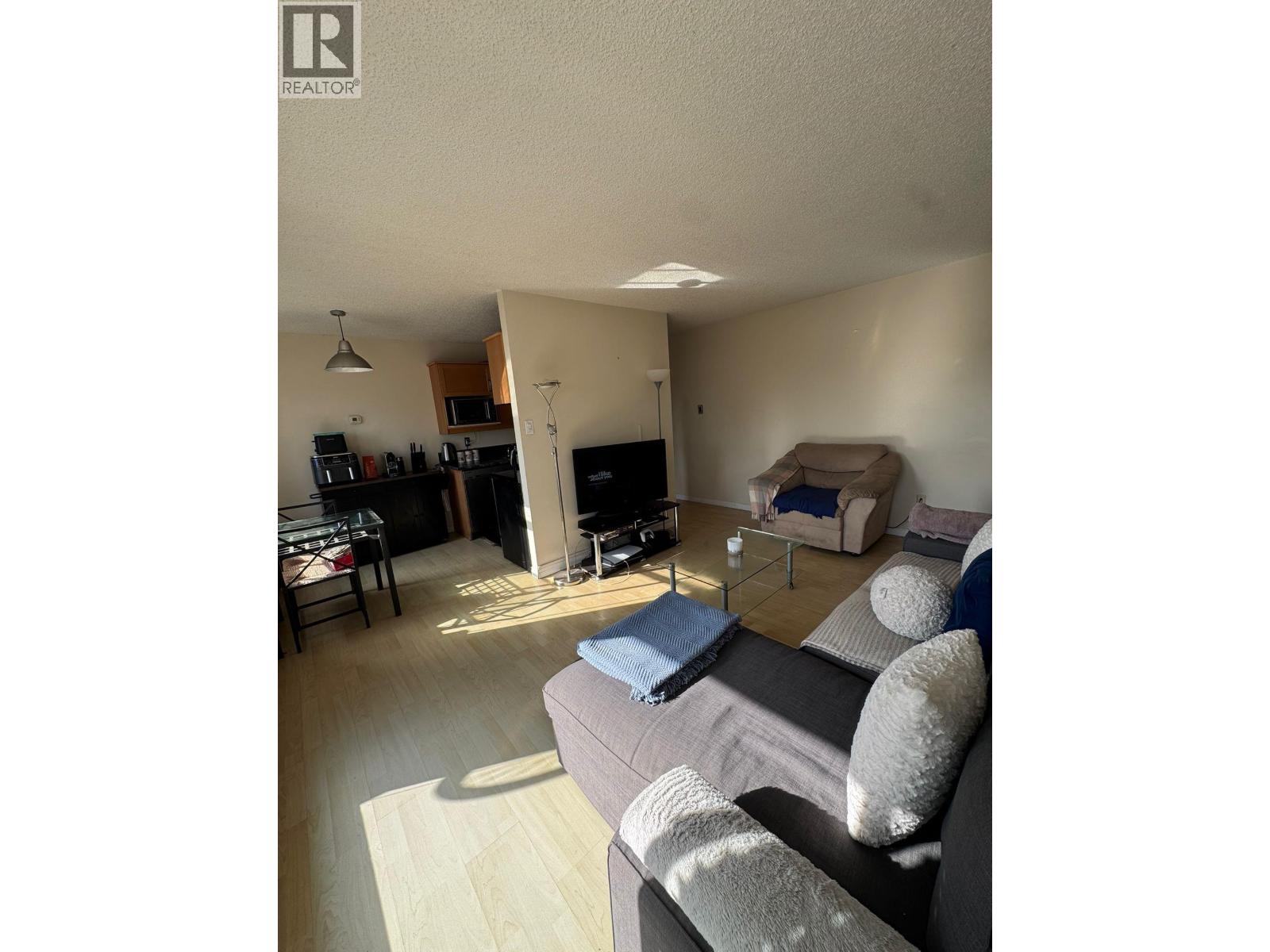 407 1146 Harwood Street Property Photo 3
